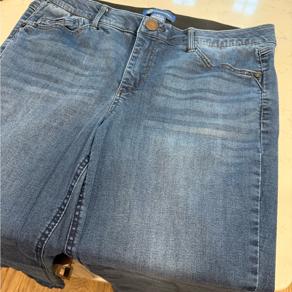 Democracy Women’s Light Blue Straight Leg Jeans